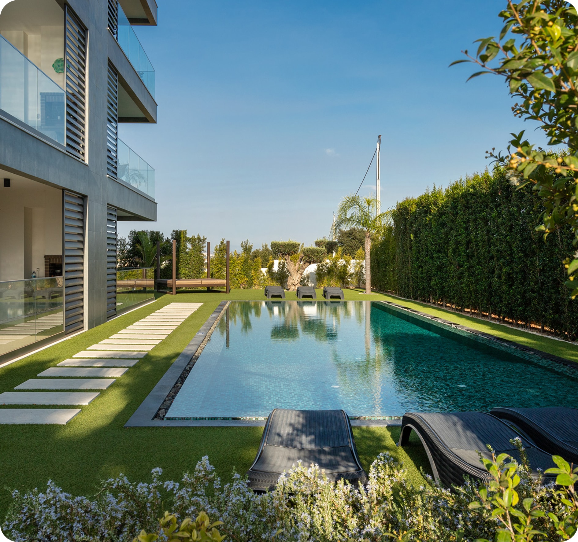 Homiberia client meeting in an Algarve villa